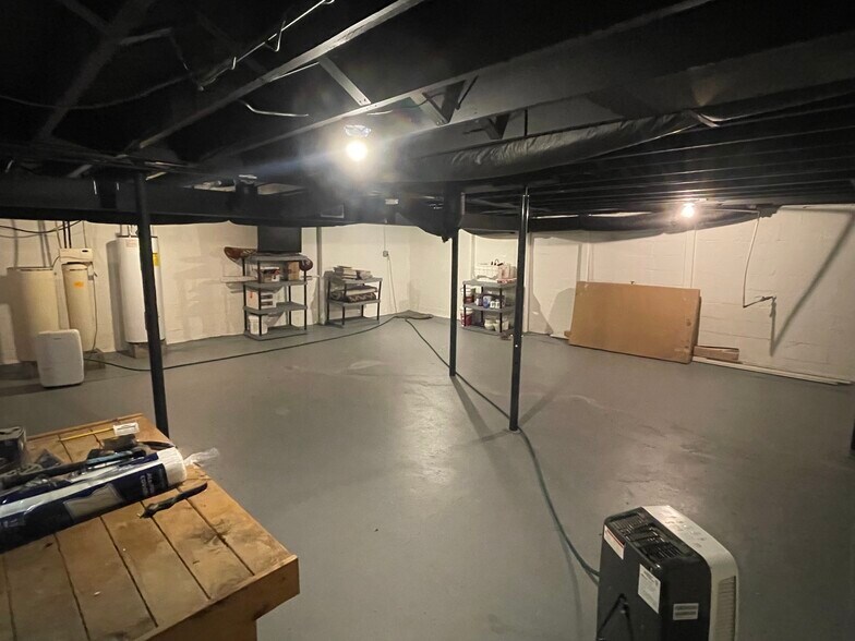 More Photos Of 458 Locust St, Middletown Office For Lease