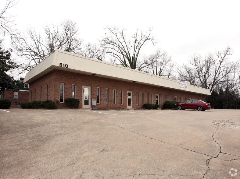 More Photos Of 510 West Ave, Gainesville Office For Lease