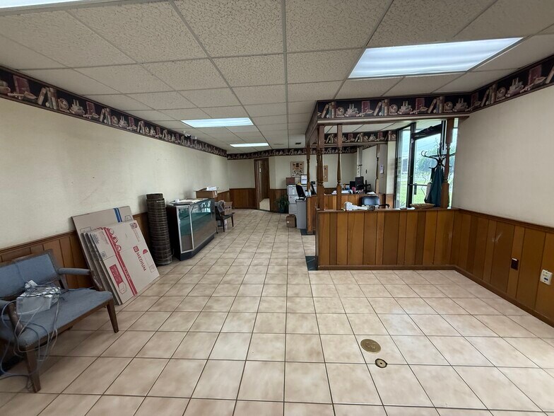 More Photos Of 2015 S Main St, Stuttgart Warehouse For Sale