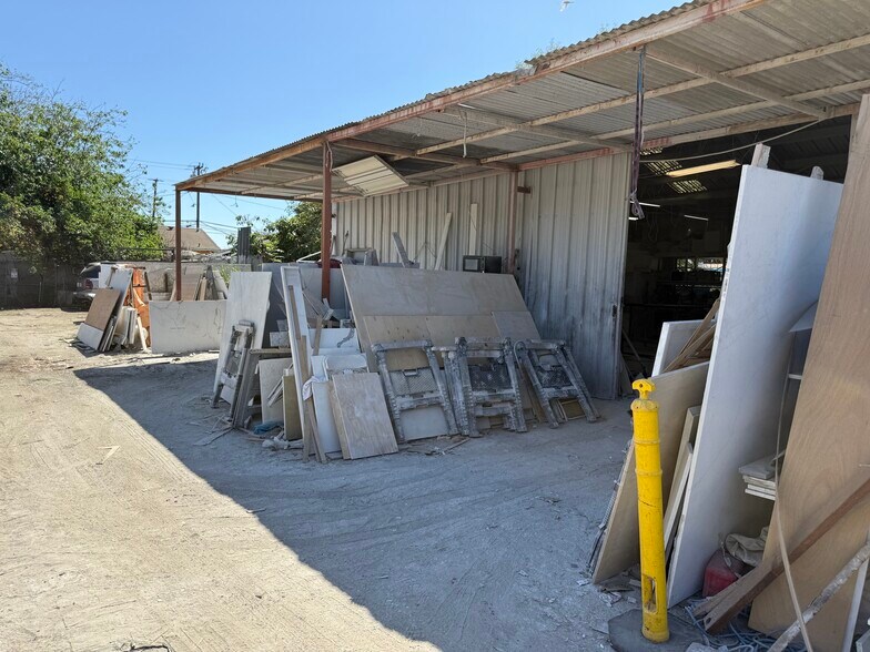 More Photos Of 531 E Oaks St, Compton Land For Lease