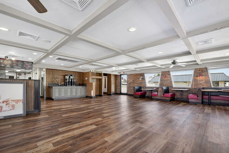 More Photos Of 1514 W Lindsey St, Norman Restaurant For Lease