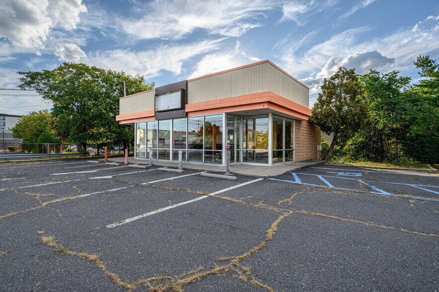 More Photos Of 343 State Route 17, Hasbrouck Heights Fast Food For Lease