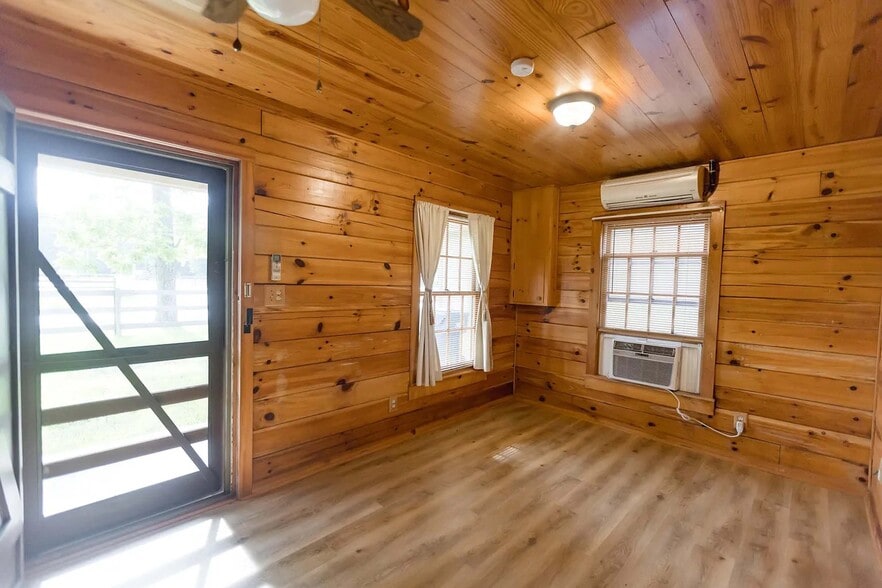 More Photos Of 111 E Hufsmith Rd, Tomball Office Residential For Sale