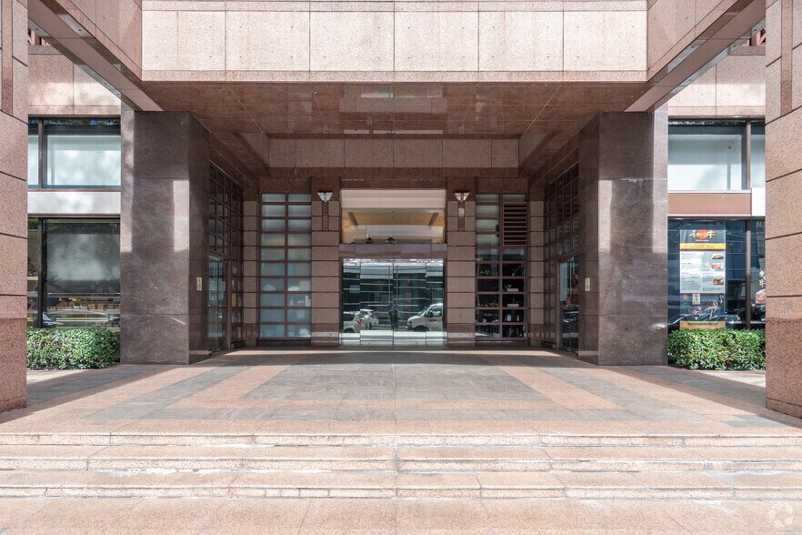 More Photos Of 1440 Kapiolani Blvd, Honolulu Office For Lease