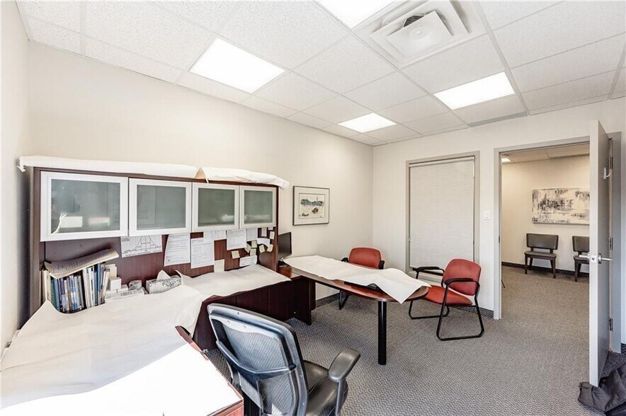 More Photos Of 2904 South Sheridan Way, Oakville Medical For Lease