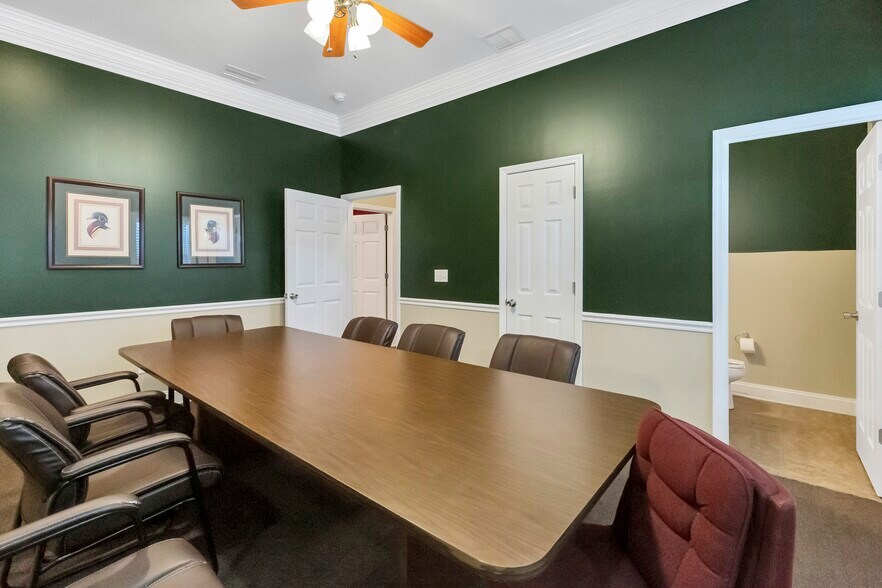 More Photos Of 121 SE Hernando Ave, Lake City Office For Sale