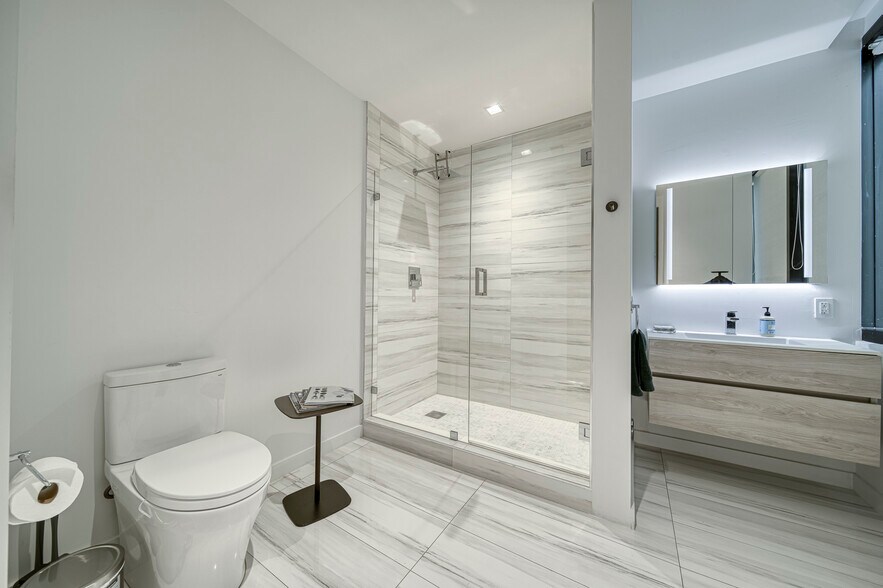 More Photos Of 1200 Brickell Ave, Miami Office For Sale