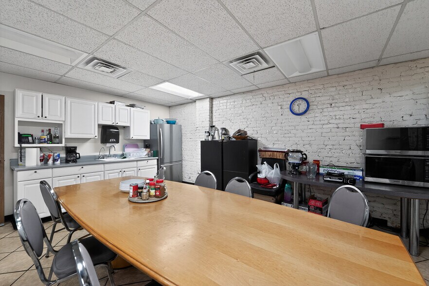More Photos Of 752 S San Pedro St, Los Angeles Manufacturing For Sale