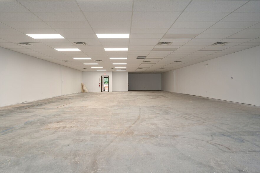 More Photos Of 229-245 E Main St, West Jefferson Freestanding For Lease