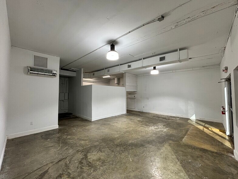 More Photos Of 219 NW 20th St, Miami Freestanding For Lease