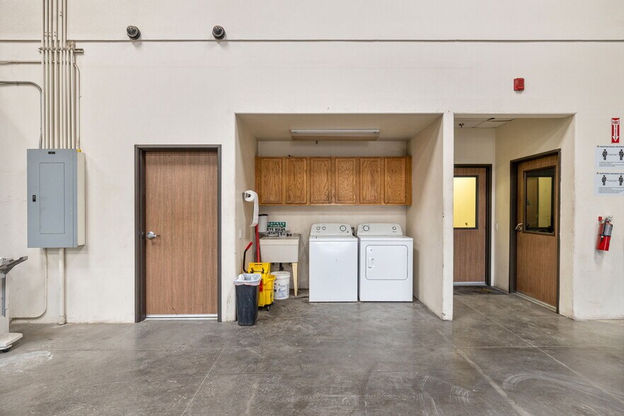 More Photos Of 72203 Adelaid St, Thousand Palms Industrial For Sale