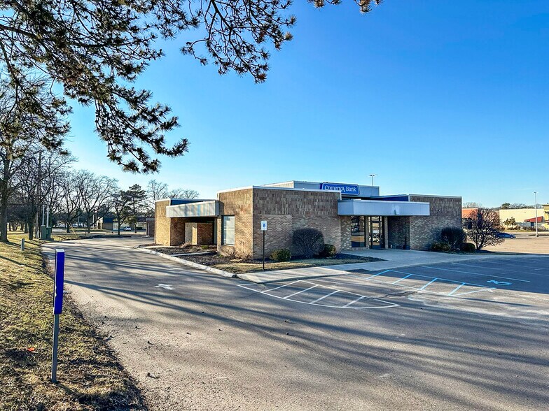 Primary Photo Of 5510 W Saginaw Hwy, Lansing Freestanding For Sale