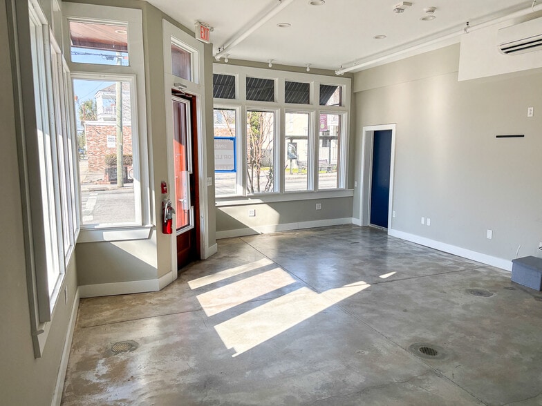 More Photos Of 171 Spring St, Charleston Storefront Retail Residential For Lease