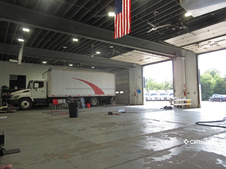 More Photos Of 285 Highland Cross, Rutherford Warehouse For Lease