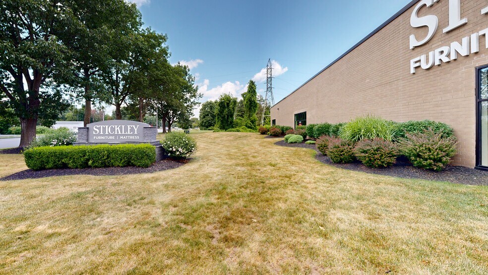 More Photos Of 151 Wolf Rd, Colonie Freestanding For Sale