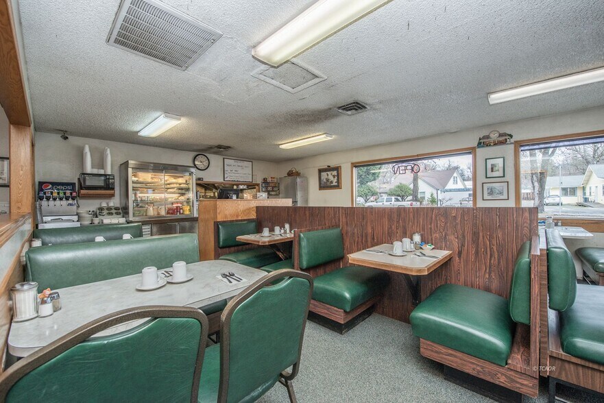More Photos Of 790 Main St, Weaverville Restaurant For Sale