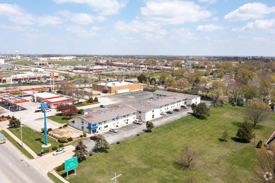 More Photos Of 1600 N Main St, Normal Hotel For Sale