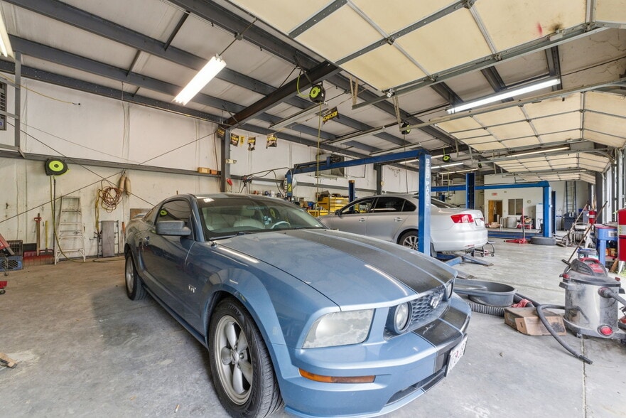 More Photos Of 1525 E Florida St, Springfield Auto Repair For Sale