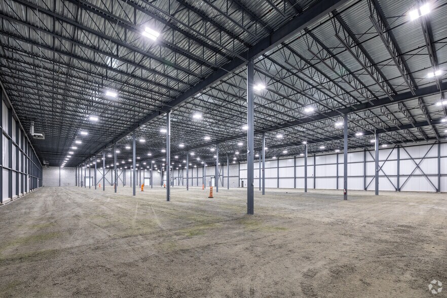 More Photos Of 1110 Rue Bousquet, Granby Warehouse For Sale