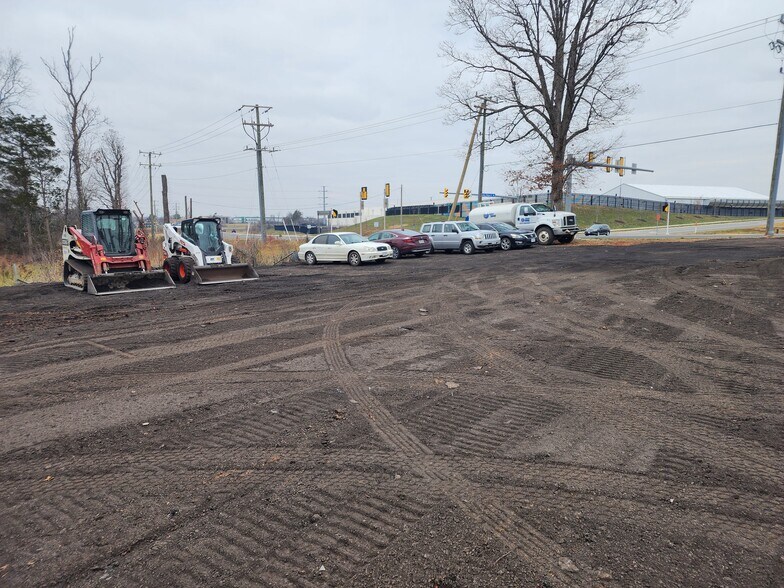 More Photos Of 25119-25137 Arcola Mills Dr, Sterling Land For Lease