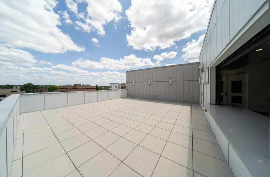 More Photos Of 501 S Capitol Ave, Lansing Office For Sale