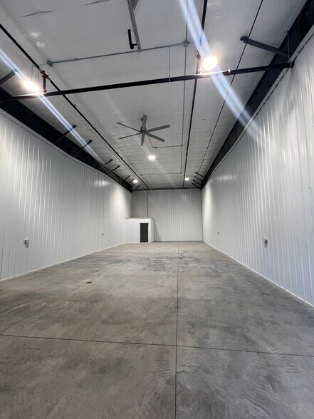 More Photos Of 24947 Larson Ln, Lakeville Warehouse For Sale