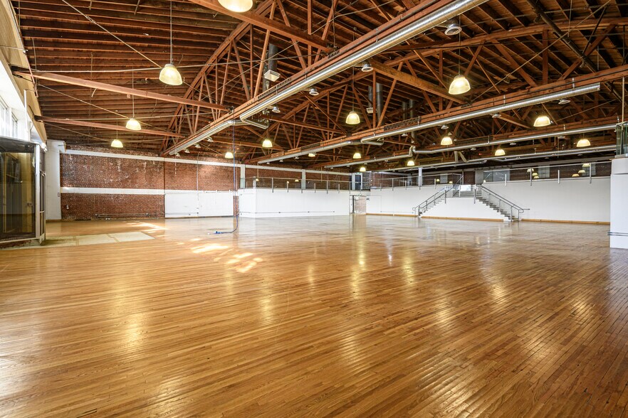 More Photos Of 1207 E Washington Blvd, Los Angeles Showroom For Lease