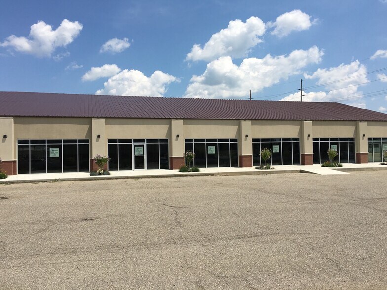 More Photos Of 1202 W Maumee St, Angola Storefront Retail Office For Lease