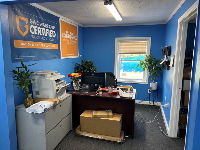 More Photos Of 10805 Lanham Severn Rd, Glenn Dale Auto Dealership For Sale