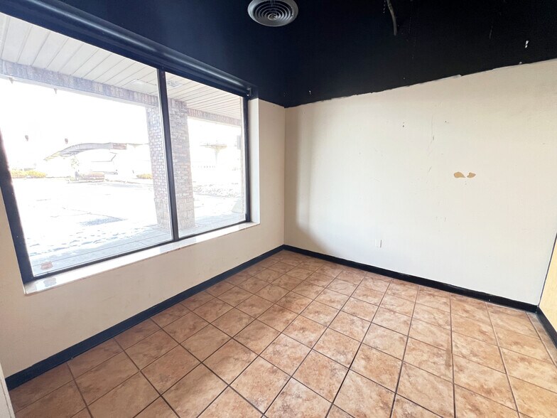 More Photos Of 1344-1358 E Bristol Rd, Burton Freestanding For Lease