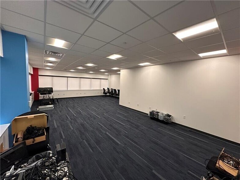More Photos Of 800 Regis Ave, Pittsburgh Medical For Lease