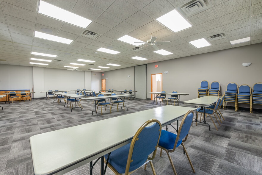 More Photos Of 210 W Spring St, Freeport Office For Sale
