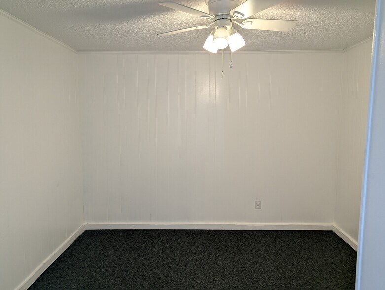 More Photos Of 1935 Gillespie St, Fayetteville Convenience Store For Sale