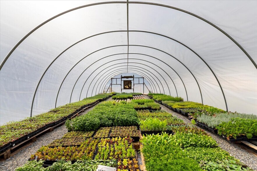 More Photos Of 1356 Coopers Cove Rd, Hardy Specialty For Sale