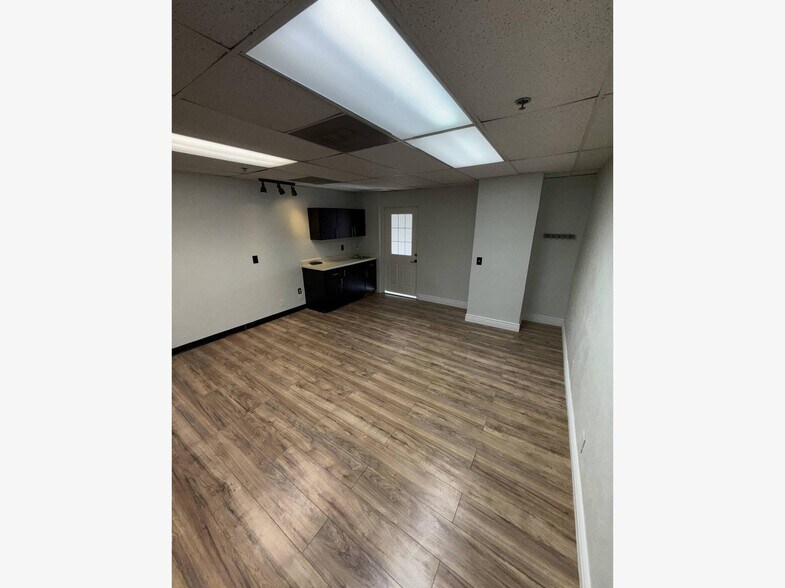 More Photos Of 4820-4834 Bissell Ave, Richmond Flex For Lease
