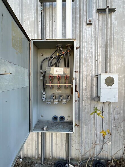 More Photos Of 3201 Texas Ave, La Marque Warehouse For Sale