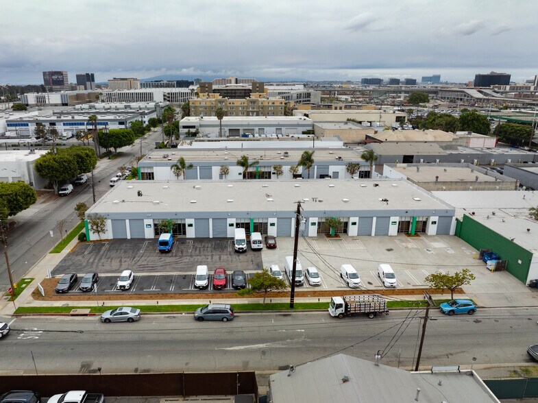 More Photos Of 601 - 625 Hindry Ave, Inglewood Warehouse For Lease