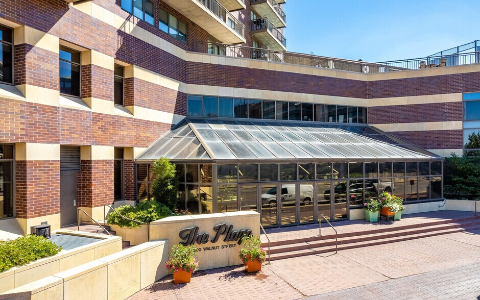 More Photos Of 300 Walnut St, Des Moines Apartments For Sale