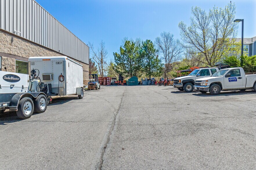 More Photos Of 15534 E Hinsdale Cir, Centennial Light Distribution For Lease