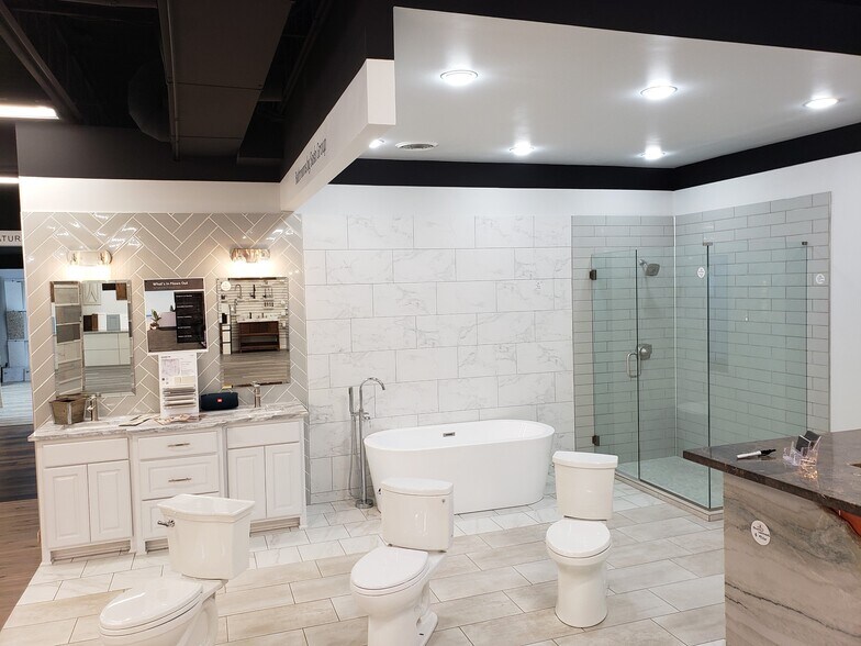 More Photos Of 12119 Johnson Dr, Shawnee Storefront For Sale