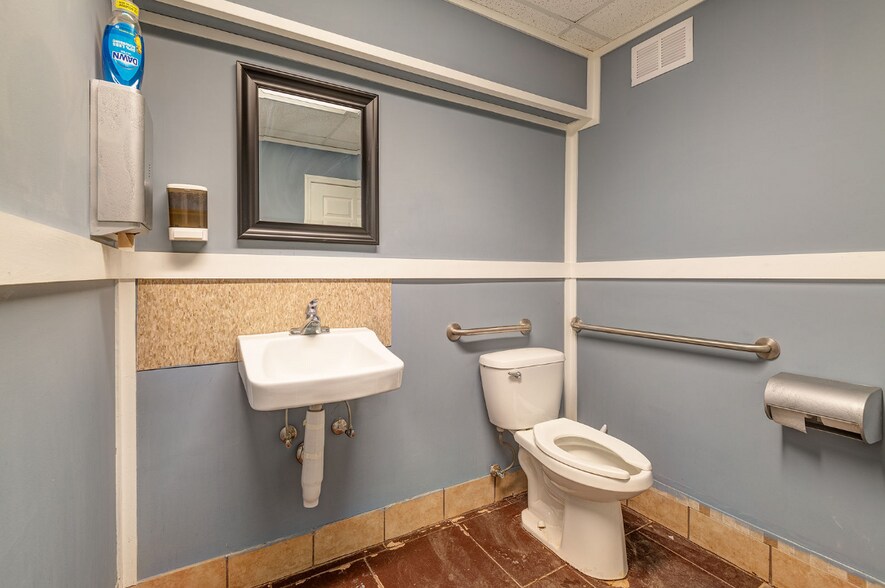 More Photos Of 2064 Us-70, Swannanoa Freestanding For Sale