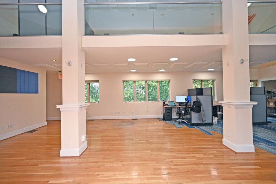 More Photos Of 2150 Alpine Pl, Cincinnati Office Residential For Sale