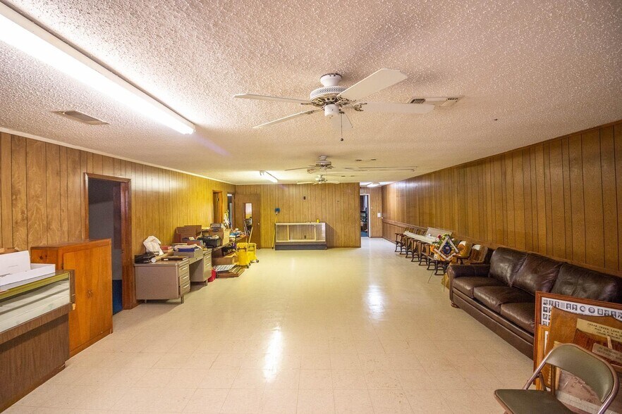 More Photos Of 402 Legendary Ln, Gun Barrel City Office For Sale