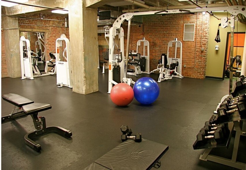 More Photos Of 2020 E Franklin St, Richmond Apartments For Lease