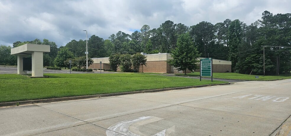 More Photos Of 180 Town Center Dr, Anniston Warehouse For Sale