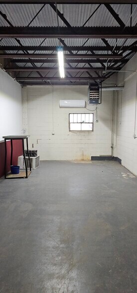 More Photos Of 92 Lewis St, San Antonio Warehouse For Lease