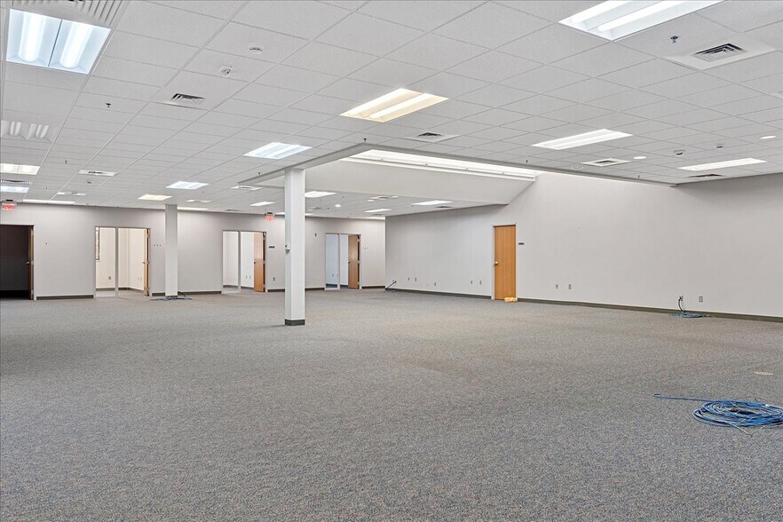 More Photos Of 740 E Ash St, Springfield Office For Lease
