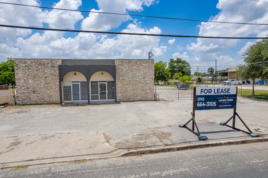 More Photos Of 1111 Paulsun St, San Antonio Light Manufacturing For Lease