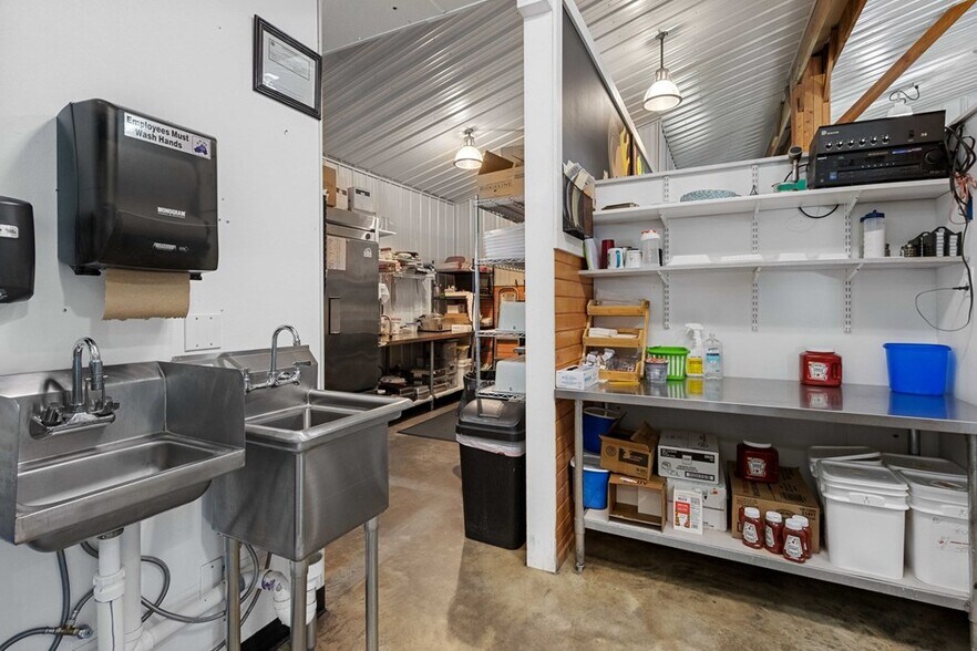 More Photos Of 6216 WI-42, Egg Harbor General Retail For Sale