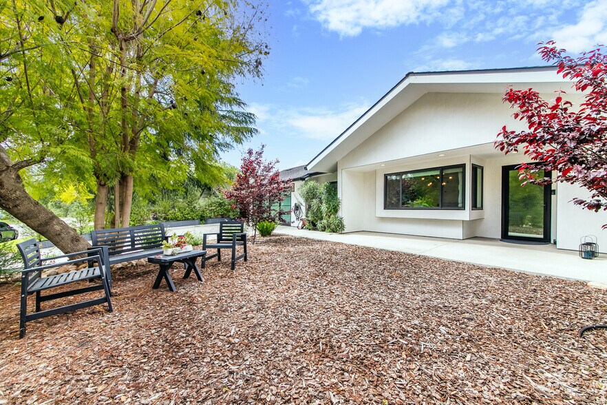 More Photos Of 1865 El Monte Dr, Thousand Oaks Apartments For Sale